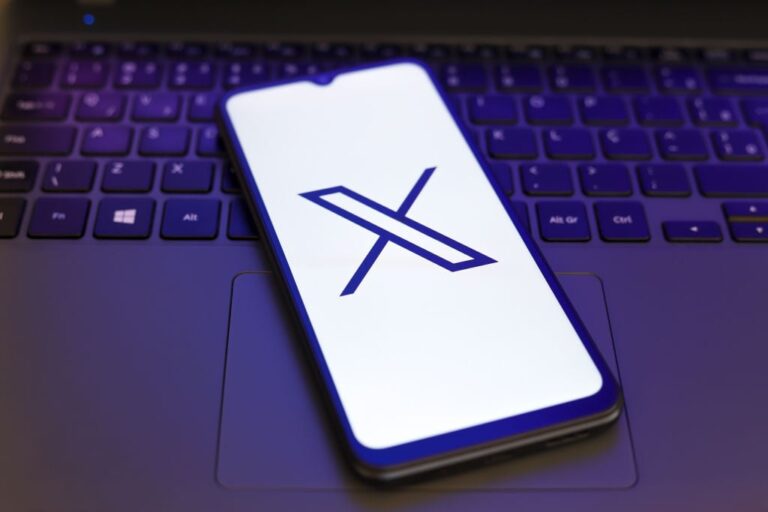 X got a new AI image generator called Aurora