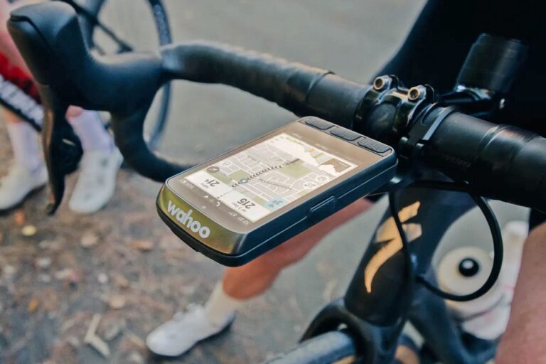 An air pressure sensor lets this bike computer calculate wind resistance