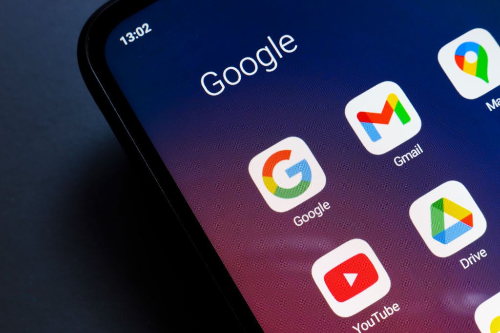 Googles Daily Listen AI generates customized mini podcasts
