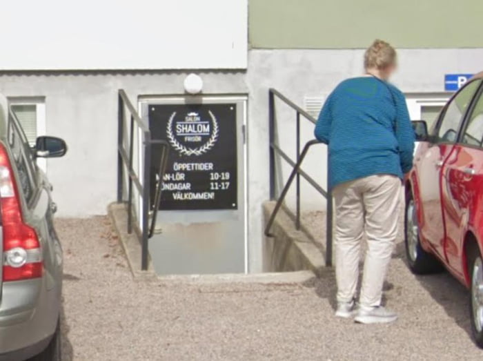 Terror atack in this barbershop in sweden . 5 dead. Guess the story .