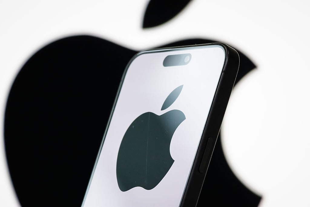 Apple is reportedly still working on smart glasses of some kind
