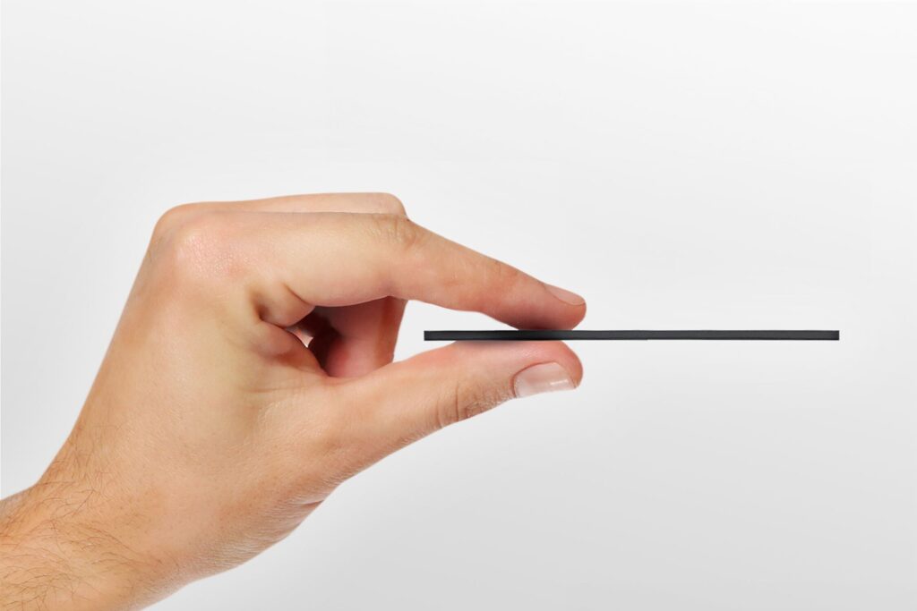 This affordable AirTag alternative actually fits in your wallet
