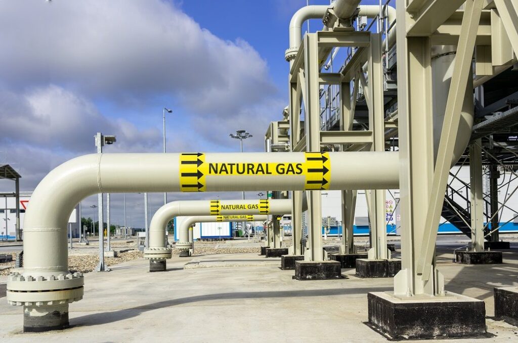 US natural gas prices fall despite high stockpiles