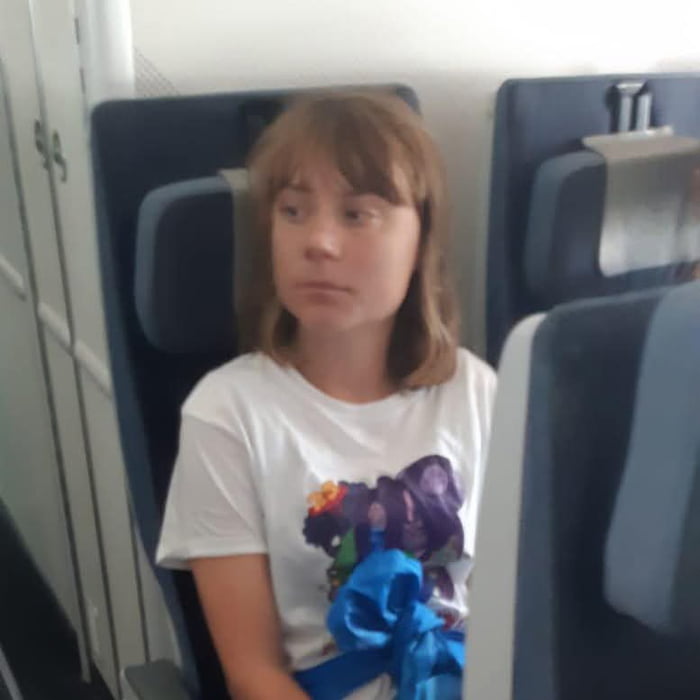After avoiding flights for years due to emissions, Israel has expelled Greta via a plane to Paris.