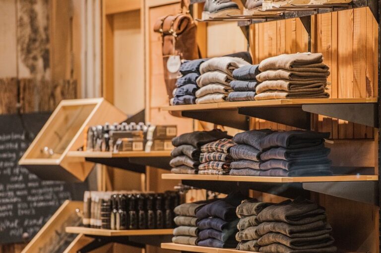 Retail trade weakens but manufacturing lifts Italian outlook