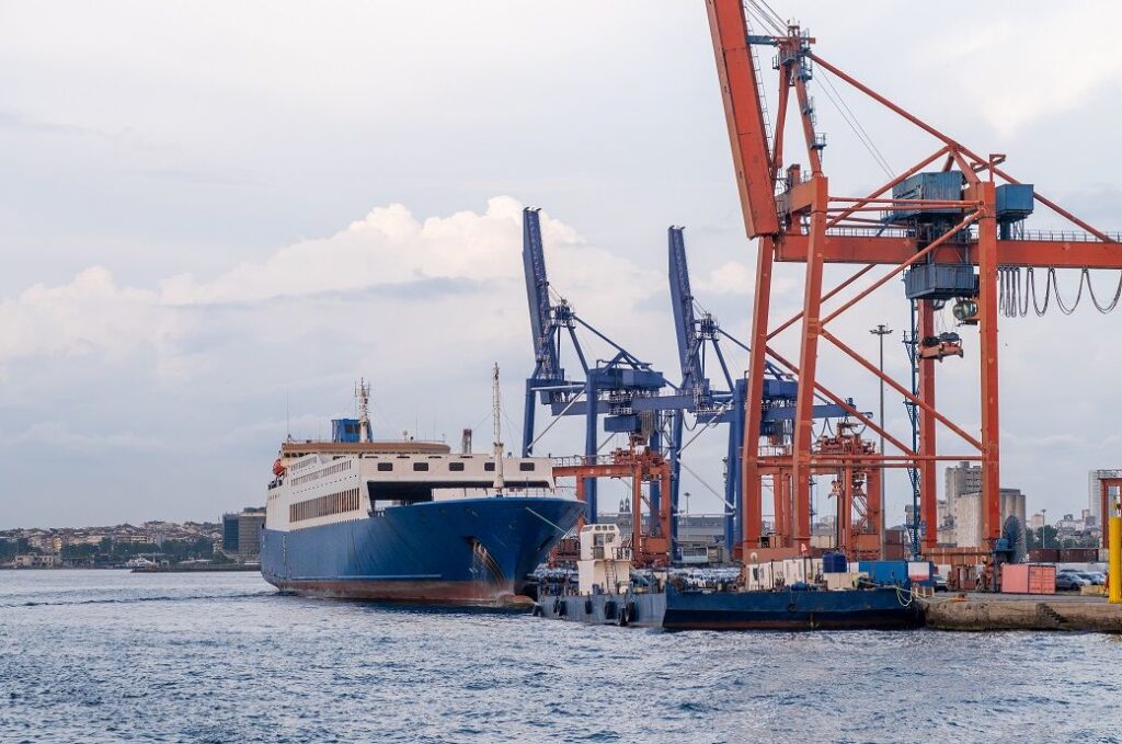 Container volume in Vietnam seaports up 13% YoY in Apr-May 2025: VCBS