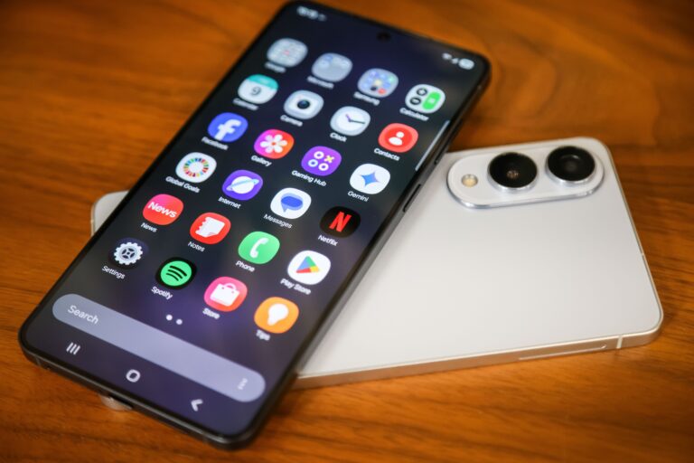 Own a Galaxy phone? Samsung says turn on these anti-theft features now.