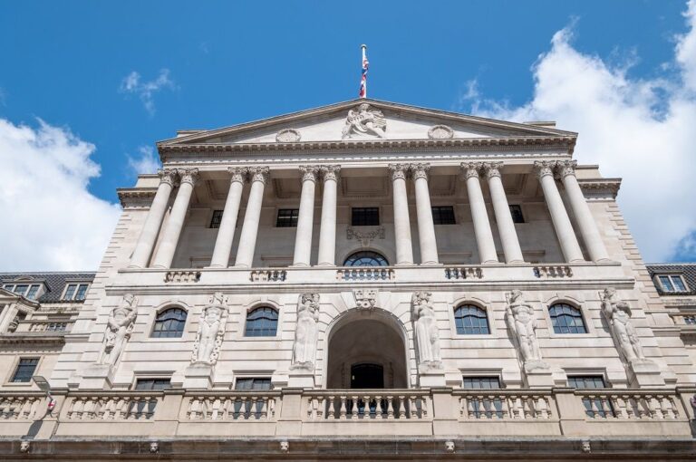Bank of England holds rate at 4.25% amid global uncertainty