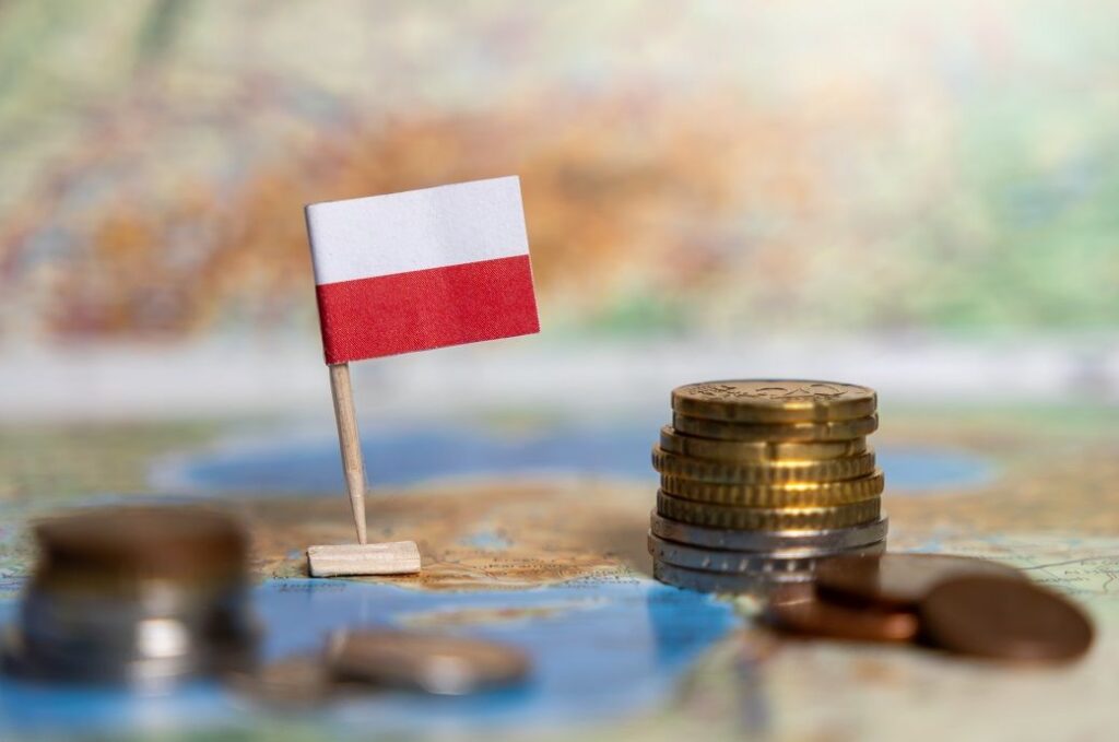 Poland’s exports in Jan-Apr 2025 down 2.4% YoY, imports up 3.3% YoY
