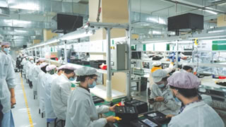 ADB Pushes Pakistan to Make and Export More Smartphones