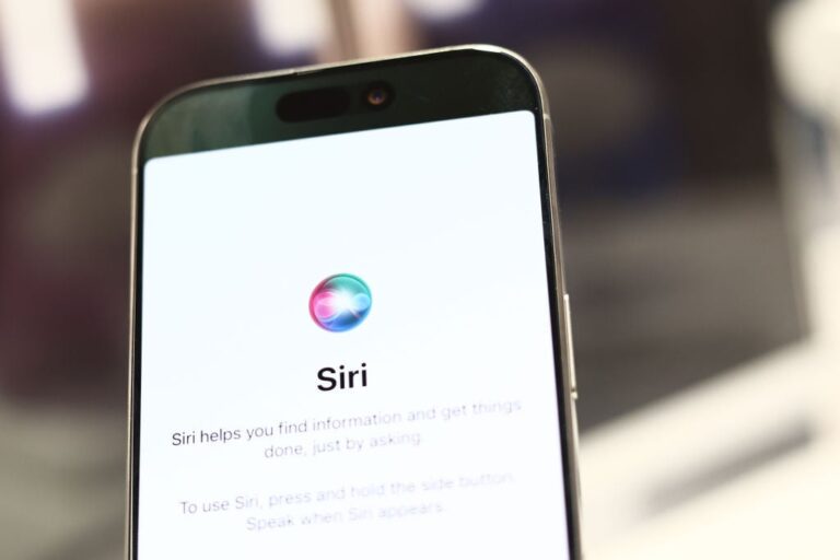 To save Siri, Apple is reportedly looking to OpenAI or Anthropic