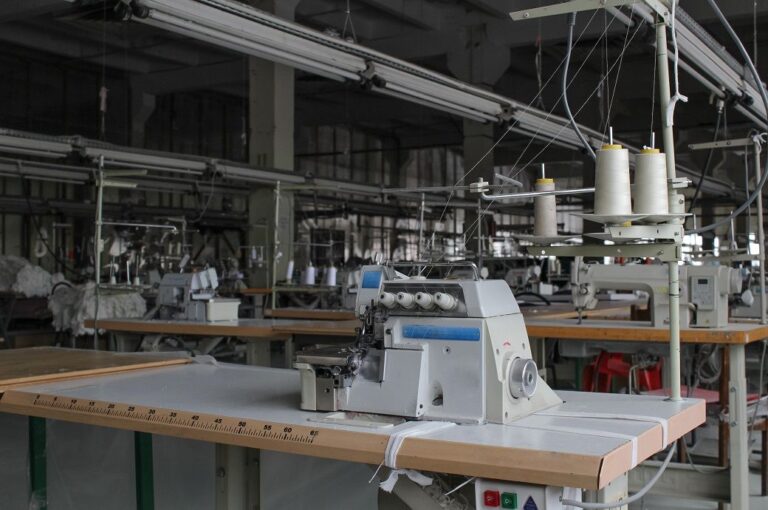 Dutch manufacturing output up 0.8% YoY in May 2025